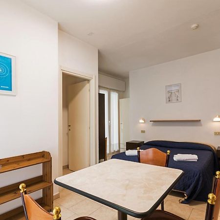 Residence Das Nest - Appartamenti A Pochi Passi Dal Mare Riccione Exterior photo