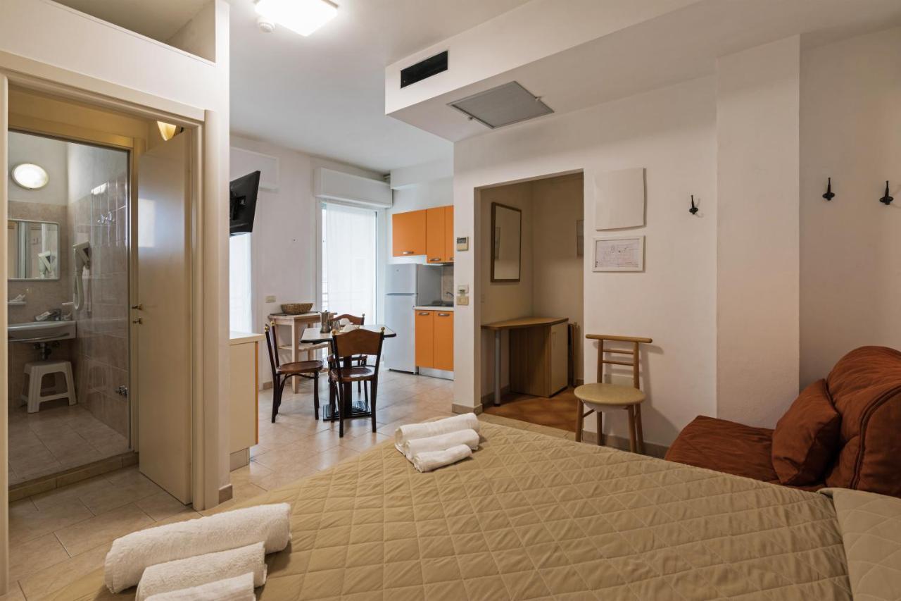 Residence Das Nest - Appartamenti A Pochi Passi Dal Mare Riccione Exterior photo