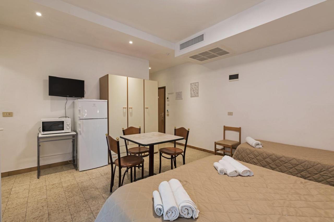 Residence Das Nest - Appartamenti A Pochi Passi Dal Mare Riccione Exterior photo