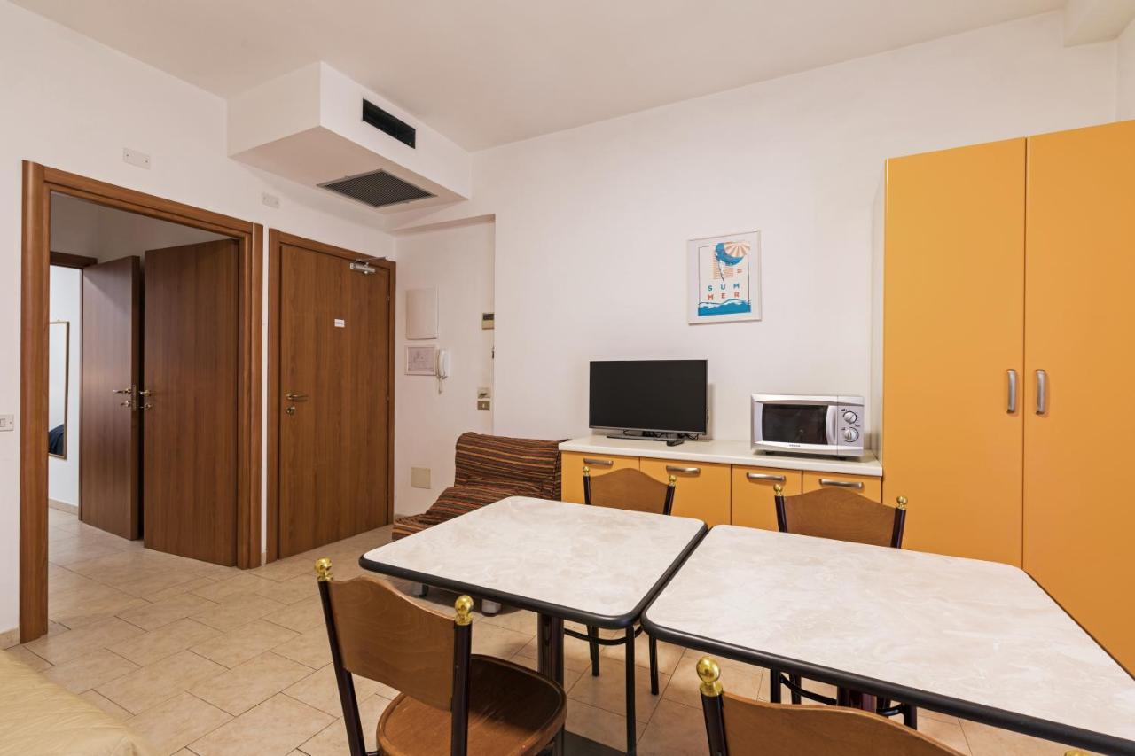 Residence Das Nest - Appartamenti A Pochi Passi Dal Mare Riccione Exterior photo