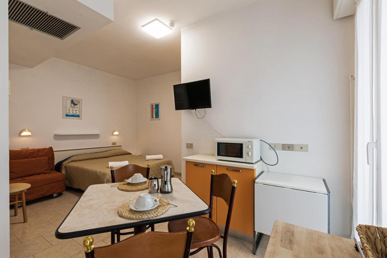 Residence Das Nest - Appartamenti A Pochi Passi Dal Mare Riccione Exterior photo