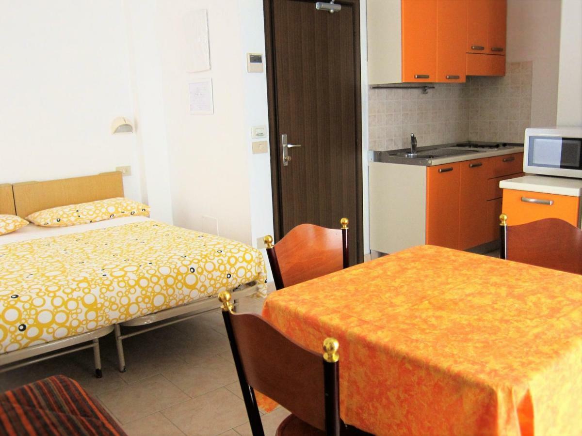 Residence Das Nest - Appartamenti A Pochi Passi Dal Mare Riccione Exterior photo