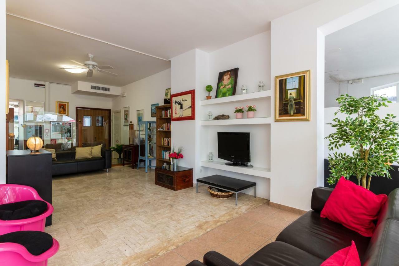 Residence Das Nest - Appartamenti A Pochi Passi Dal Mare Riccione Exterior photo