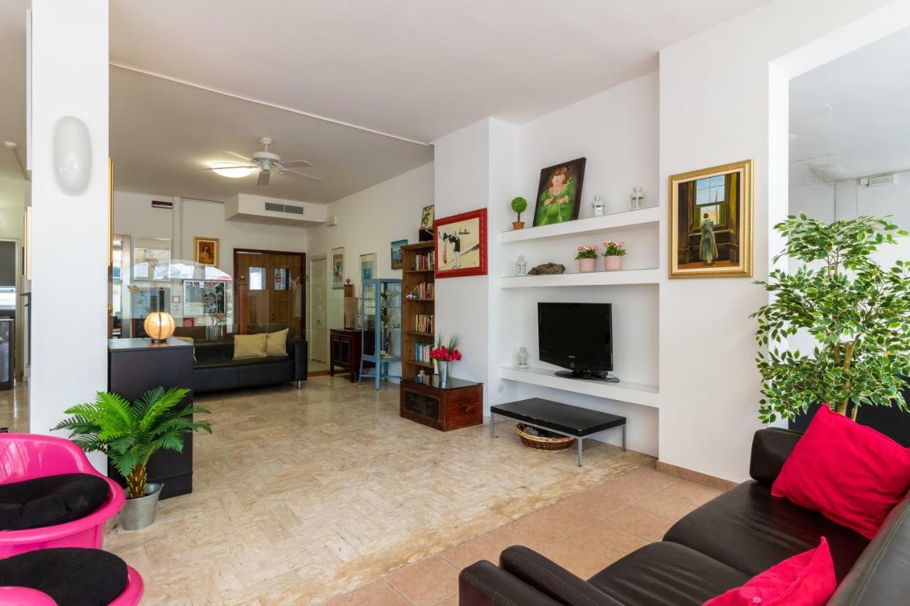 Residence Das Nest - Appartamenti A Pochi Passi Dal Mare Riccione Exterior photo